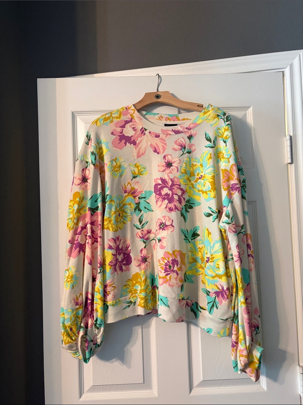 Who What Wear Cream Floral Sweatshirt with Pink, Yellow & Teal Blooms